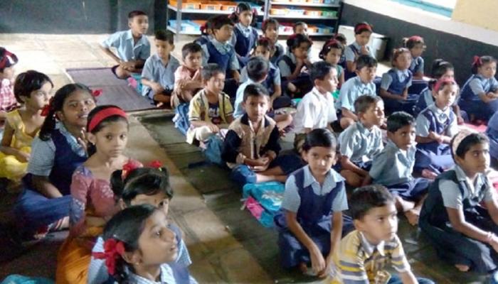 या राज्यात शाळेत हजेरी देताना आता 'यस सर' नाही