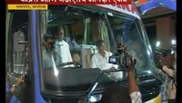 बंगळुरु । कर्नाटक। घोडेबाजार रोखण्यासाठी काँग्रेस-जेडीएस आमदारांना राज्याबाहेर हलविले