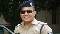 उपआयुक्त शिवदीप लांडेंचा बारवर छापा, १२ बारबालांची सुटका