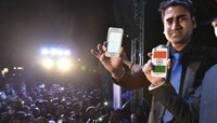 'फ्रिडम २५१' फोनचं स्वप्न दाखवणारा मोहित गोयल पोलिसांच्या ताब्यात