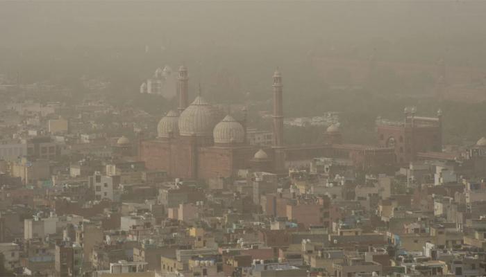 दिल्लीत धुळीचे साम्राज्य, दिल्लीकरांचा 'श्वास कोंडला'