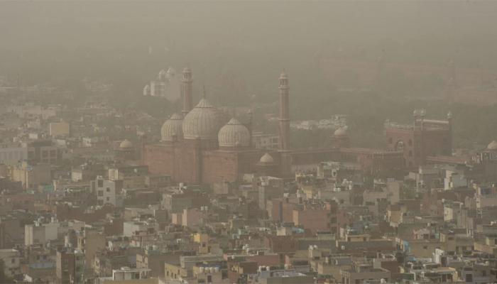 दिल्लीत धुळीचे साम्राज्य, दिल्लीकरांचा &#039;श्वास कोंडला&#039;