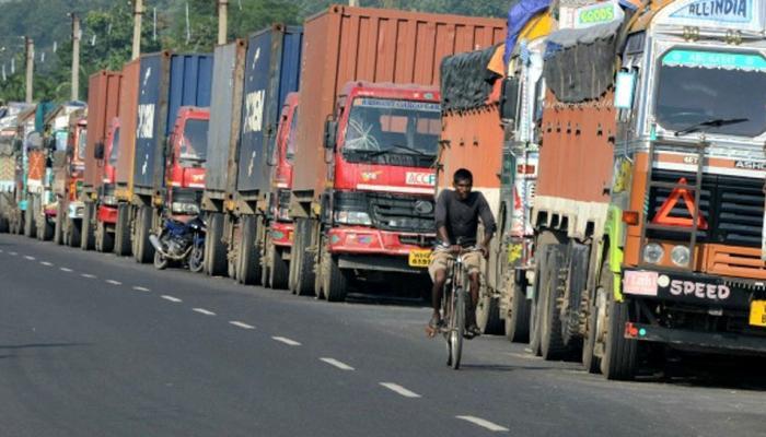 इंधन दरवाढी वैतागून मालवाहतूकदारांनी पुकारला संप 