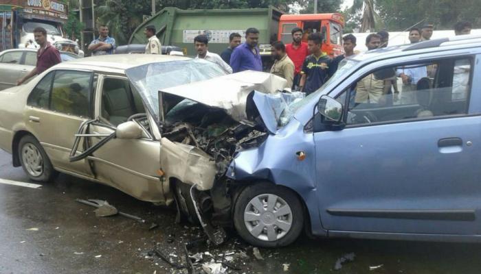 मुंबईत दोन कारमध्ये जोरदार टक्कर, एका पोलिसाचा मृत्यू