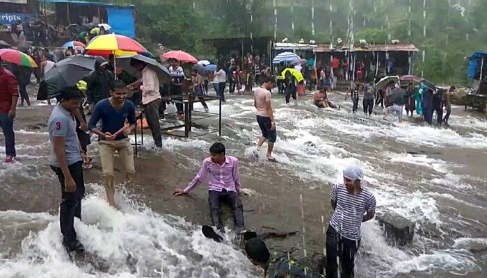 लोणावळ्यात पर्यटकांची मोठी गर्दी