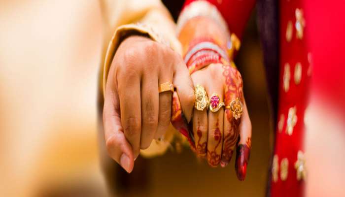 पासष्ट वर्षीय विदेशी महिलेला २८ वर्षीय मजूरावर प्रेम; लग्नासाठी अमेरिकेहून भारतात