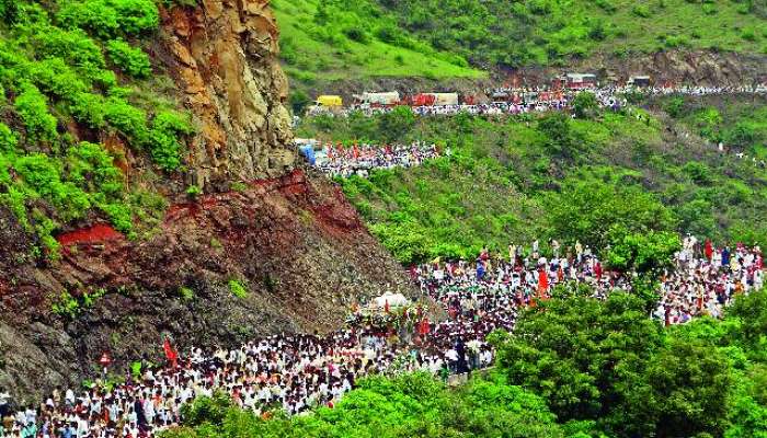 माऊलींची पालखी दिवेघाटाची खडतर वाट ओलांडून सासवडच्या दिशेने रवाना