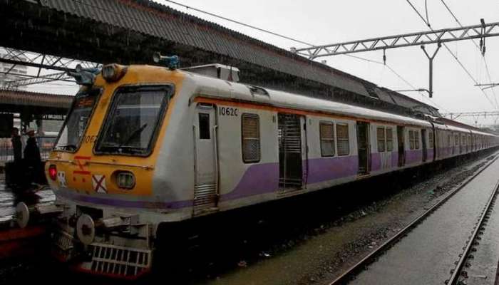 मुंबईत पाऊस ओसरला, पण पश्चिम रेल्वे विस्कळीत