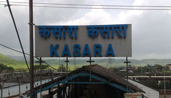 कसारा रेल्वेचा पादचारी पूल की गुरांचा गोठा?