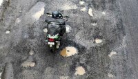 'अधिकाऱ्यांचे फोटो, फोन नंबर प्रत्येक नाक्यावर लावा'