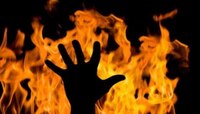 कोर्ट मॅरेजसाठी निघालेल्या तरूणीला जिवंत जाळले; वडील, भावाचे कृत्य