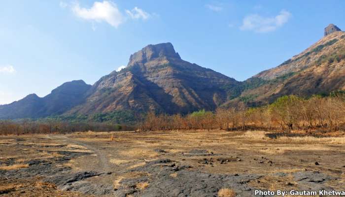 चंदेरी डोंगरावर अडकलेल्या सहा गिर्यारोहकांची सुटका