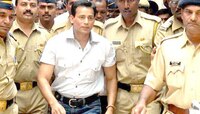 'संजू' च्या निर्मात्यांविरूद्ध गुन्हेगार अबु सालेम ठोकणार अब्रुनुकसानीचा दावा