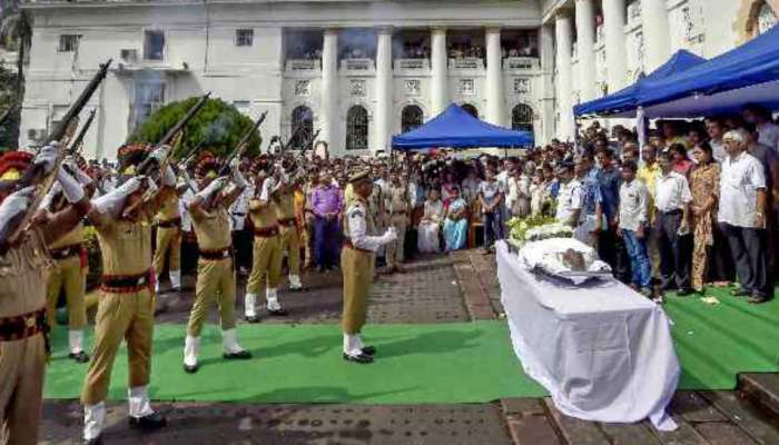 चॅटर्जींच्या पार्थिवाला सीपीएमचा झेंडा लाभला नाही कारण... 