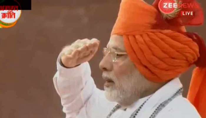 राष्ट्रगीताच्यावेळी  पंतप्रधान मोदी झाले भावूक 