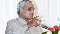 वाजपेयींनी मृत्यूच्या डोळ्यात डोळा घालून लिहलेली कविता