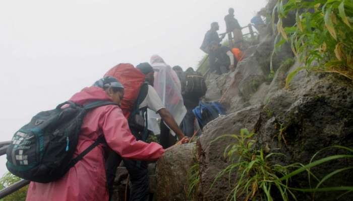 ब्लॉग : दृष्टीबाधित (?) विद्यार्थ्यांसोबत तोरणा चढाईचा संस्मरणीय अनुभव