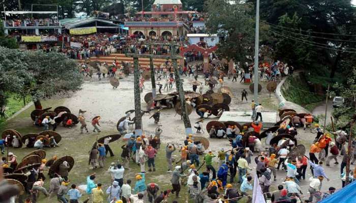 Video: या मंदिरात दगडफेक करून साजरी केली जाते राखी पौर्णिमा