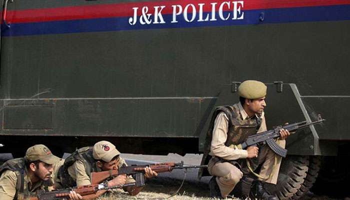 जम्मू-काश्मीर : अतिरेकी हल्ल्यात ४ पोलीस शहीद