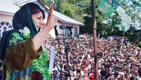 मेहबुबा मुफ्तींची धमकी, 'तर भारताशी नातं तोडू...!'