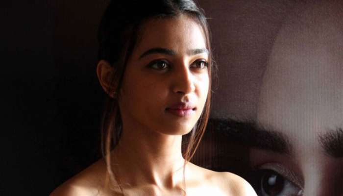 राधिका आपटेसोबत लगट करण्याचा जेष्ठ अभिनेत्याचा होता प्रयत्न 