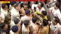 मुंबई | लालबाग राजाच्या कार्यकर्त्यांची मुजोरी, पोलिसांना धक्काबुक्की