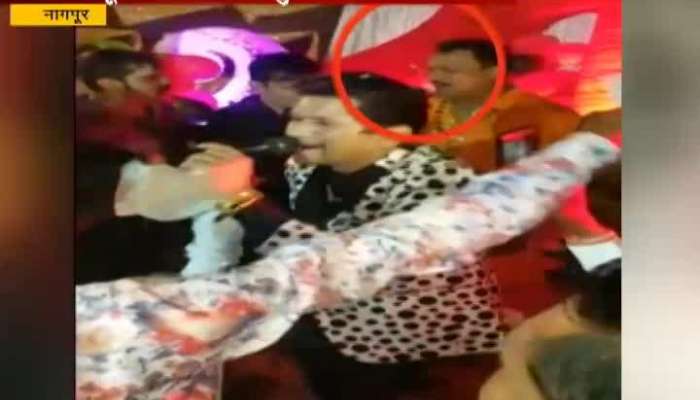 Nagpur Police Hawaldar Dancing In Goons Birthday Party