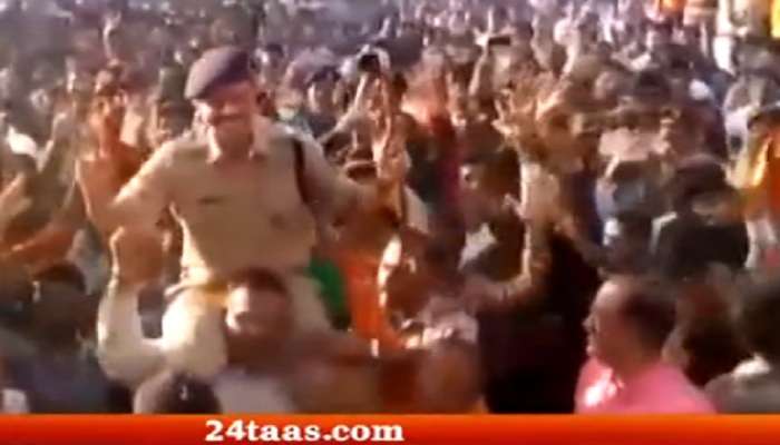 गणेश विसर्जनात पोलीस अधिकाऱ्यांनी धरला ठेका 