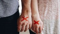 कलम 497 : 158 वर्ष जुना 'व्यभिचार कायदा' नेमका होता तरी काय?