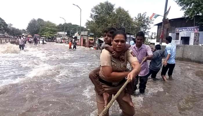 पुण्यात महिला पोलिसाने १५ लहान मुलांना असं वाचवलं....!