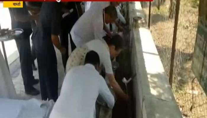Rahul Gandhi And Sonia Gandhi Wash Their Own Dish