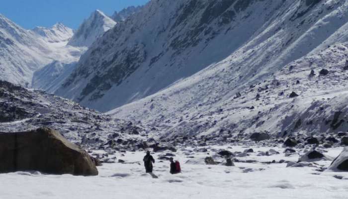 कडाक्याच्या थंडीमुळे स्पिती व्हॅलीतील &#039;या&#039; नद्या गोठल्या