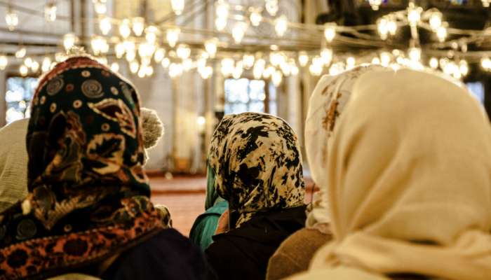 मशिदीत महिलांना प्रवेश, हायकोर्टानं याचिका केली रद्द  