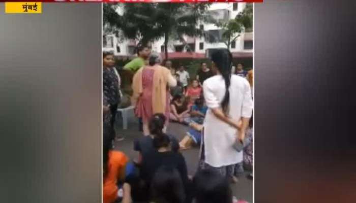 Mumbai 400 SNDT Girls Agitation In Juhu Campus