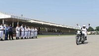 हॅन्डल न पकडता बाईक १४३ किमी पळवली, बीएसएफ जवानाचा रेकॉर्ड 