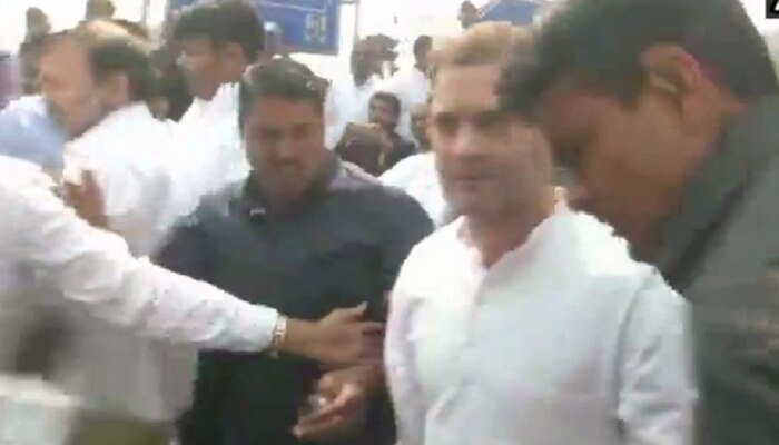 सीबीआय वाद : आलोक वर्मांच्या समर्थनार्थ राहुल गांधी रस्त्यावर 