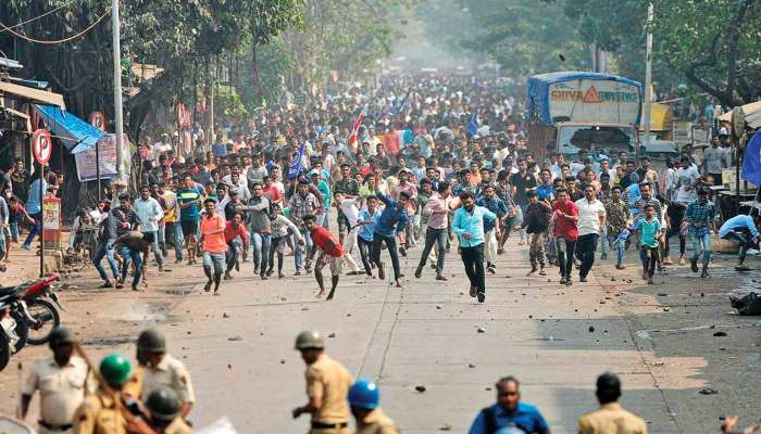 फडणवीस सरकार भीमा-कोरेगाव हिंसाचारातील खटले मागे घेणार