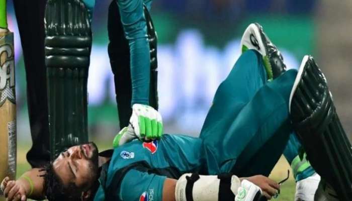 Pak vs NZ: हेल्मेटला चेंडू लागल्यानंतर पाकिस्तानचा फलंदाज मैदानातच कोसळला