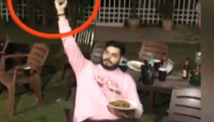 आली लहर केला कहर; वाढदिवसाच्या आनंदात नगरसेवकाच्या मुलाचा हवेत गोळीबार आली लहर केला कहर; वाढदिवसाच्या आनंदात नगरसेवकाच्या मुलाचा हवेत गोळीबार