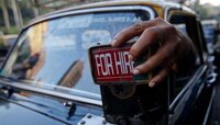 'तो' स्ट्रेचरवर होता, पोलीस हाका मारत होते पण, टॅक्सी चालकांची मुजोरी आड आली, आणि...