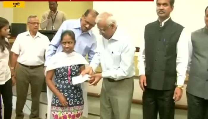 Pune Help The Blind Organisation helping Blilnd Student By Giving Scholarship To Become Independent