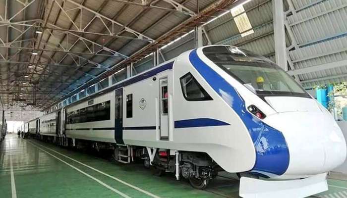 सर्वात जलद भारतीय ट्रेनचं ट्रायल रन, जमावाकडून दगडफेक