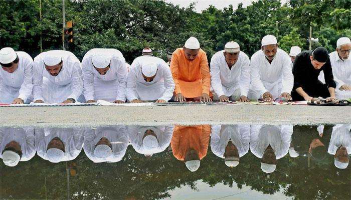 नोएडामध्ये सार्वजनिक ठिकाणी नमाज अदा करण्यास बंदी