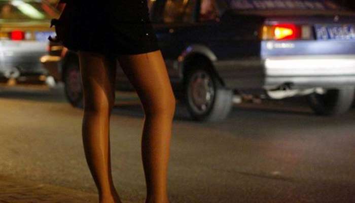 मॉलमध्ये स्पा सेंटरच्या नावाखाली वेश्या व्यवसाय, चौघांना अटक