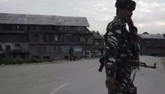 काश्मीरमध्ये पाकिस्तानकडून गोळीबार, स्फोटात मेजरसह जवान शहीद
