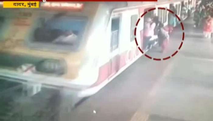 Mumbai,Dadar Policeman Save 2 Womens From Train Accident