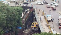 लोअर परळ स्थानकावरील पूल पाडण्यासाठी ११ तासांचा 'मेजर मेगा ब्लॉक'
