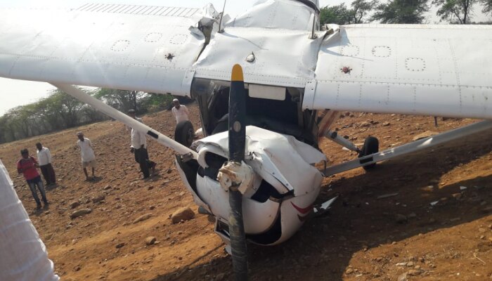 फोटो : इंदापूरमध्ये शिकाऊ विमानाला अपघात