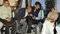 ममतांच्या आंदोलनात सहभागी झालेल्या पोलीस अधिकाऱ्यांची शौर्यपदके काढून घेणार?