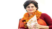 'दिल्लीत जीन्स, खेड्यात साडी', भाजप नेत्याची प्रियांकांवर टीका 